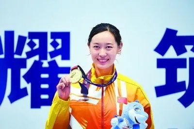 孙一文表示有时候会偷偷避开教练员去吃夜宵，你如何看待此事？