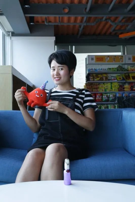 学习化烟熏妆的步骤，清纯优雅的烟熏妆？