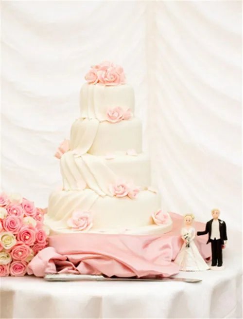 婚礼蛋糕价格大概是多少 订制婚礼蛋糕的注意事项