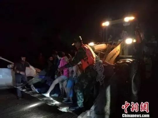 甘肃黄河石林景区突发暴洪，现场情况怎么样？