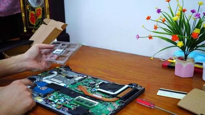 联想y430拆机教程(笔记本电脑拆卸更换固态硬盘)