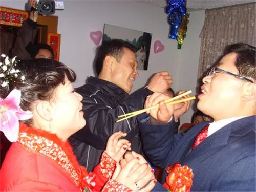 闹洞房招数图片 农村闹洞房招数有哪些