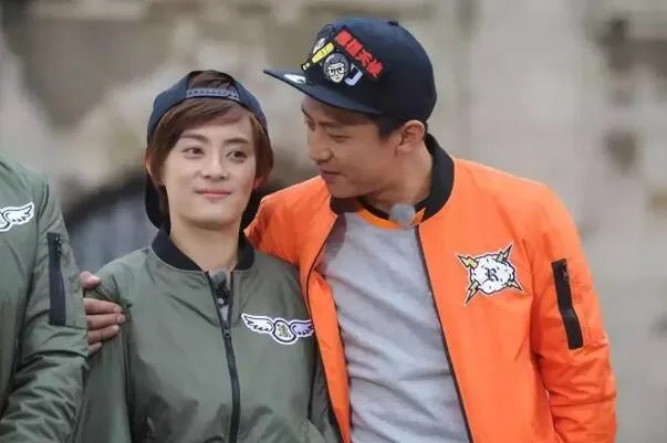 孙俪发文吐槽邓超画的结婚照，你觉得邓超画的像吗？