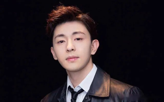 邓伦家的房子塌了引发热议，他本人对此有作回应吗？