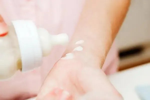 河南郑州9个月婴儿被开水烫伤，妈妈割皮救女，女婴是否能恢复如初？