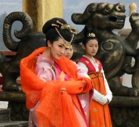 唐宫美人天下杨幂吻戏图片 全裸洗澡戏美人出浴