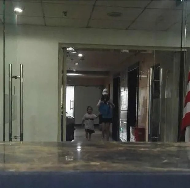 马蓉带儿女学英语是为出国做准备吗？