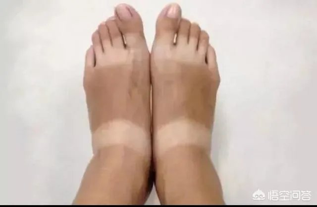 主持节目时高跟鞋掉了怎么办？