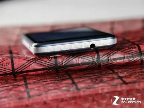 4吋安卓4.0超薄强电 步步高vivo E3评测