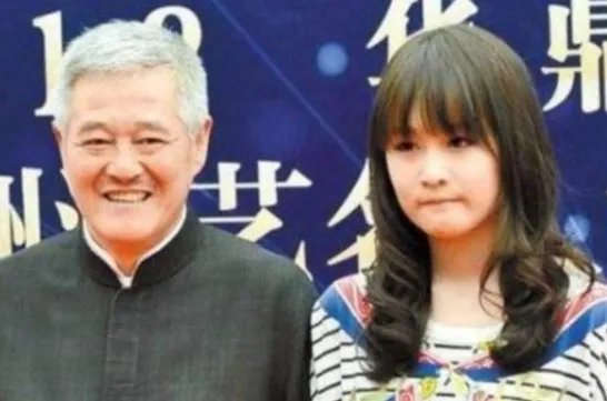 赵本山妻子谈女儿整容，坦言看着很揪心，女儿整容她该不该阻止？