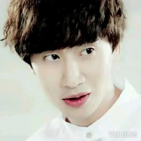 李光洙呆萌壁纸曝光竟是韩国娱乐圈中的富二代