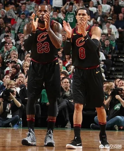 为什么火箭只是输了场比赛，就有很多人批评队员？