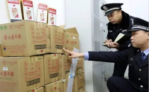 上海1000多箱茅台翻车,司机崩溃,为啥评论都说是假酒?