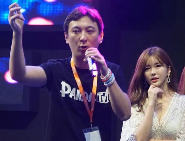 王思聪打赏Yanghanna23万 女主播在中国攻城拔寨