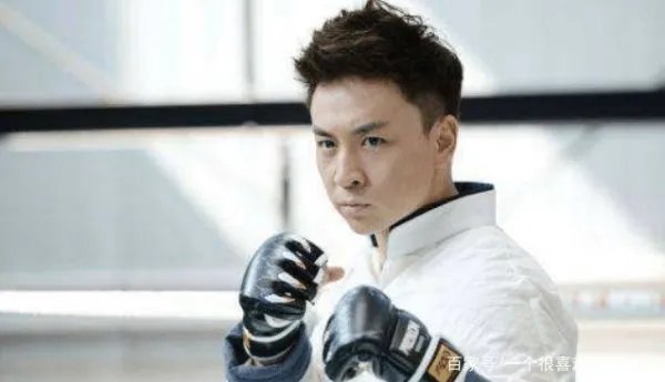 向华强都不敢惹，王宝强要行晚辈礼，释小龙究竟是什么身份？