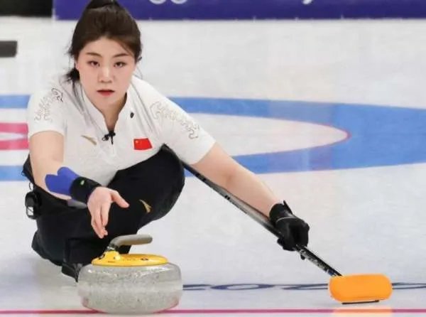 中国冰壶女队因失误太多最终败给美国队，你对此怎么看？