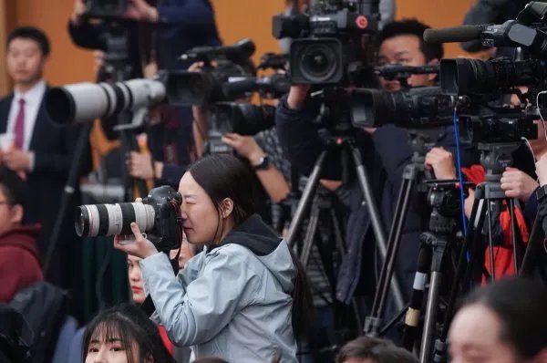 记者因采访徐峥被开，究竟是怎么回事？