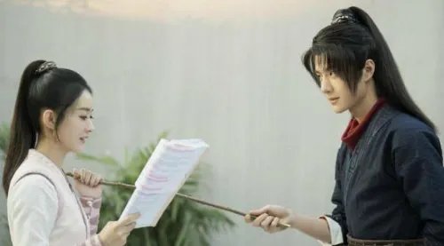 赵丽颖说王一博新歌好听,赵丽颖和王一博有什么渊源?