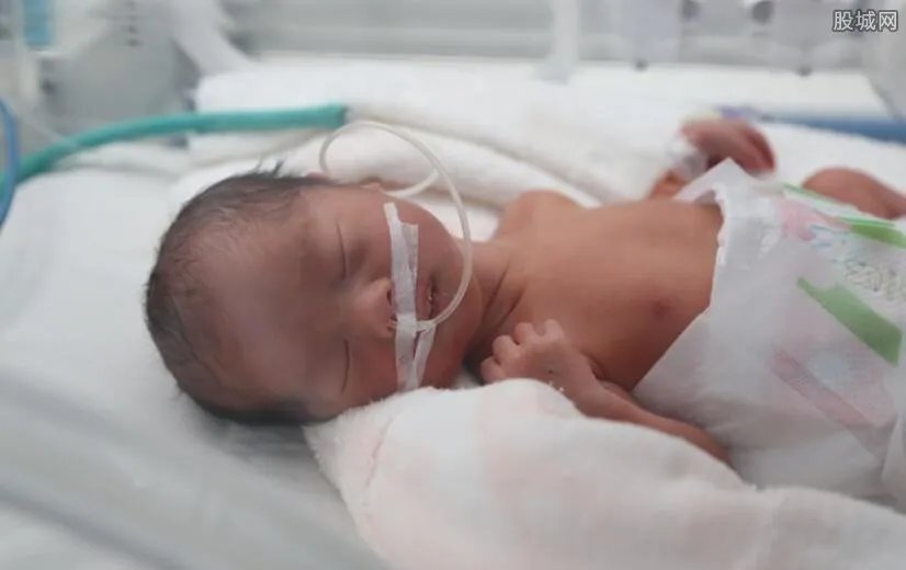 00后13岁情侣偷尝禁果当上父母 让80后情何以堪