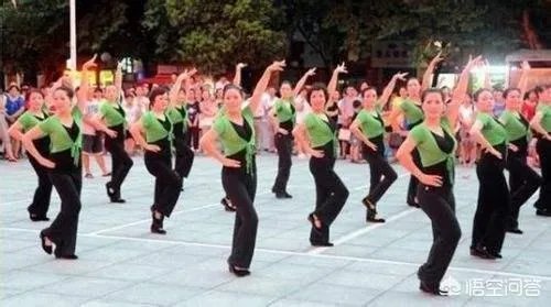 您是怎样喜欢上广场舞的，有没有一次偶然的原因呢？