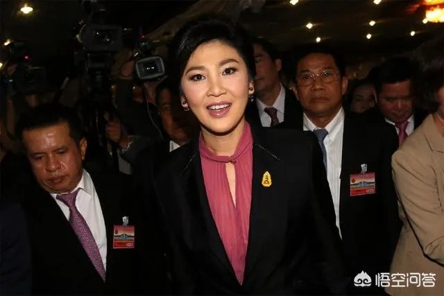 英拉兄妹现身新加坡，近段时间频频活动为哪般？