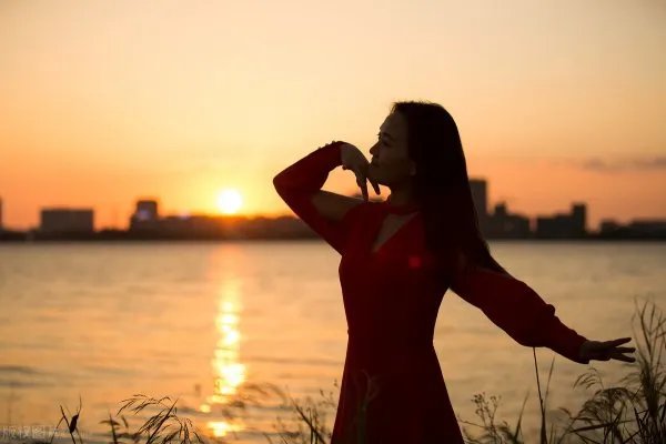 赵本山妻子谈女儿整容，坦言看着很揪心，女儿整容她该不该阻止？