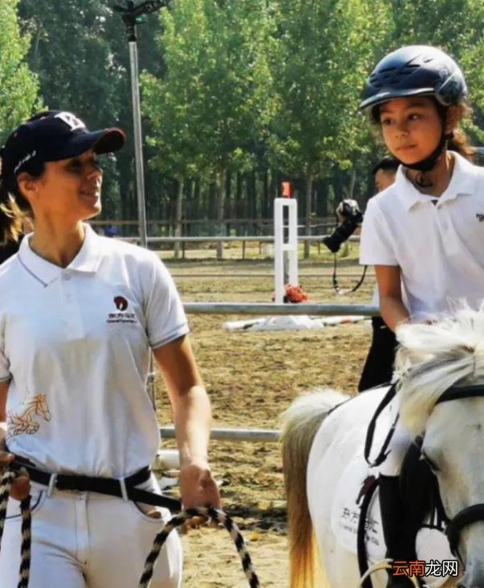 刘烨女儿整容式长大 混血女儿小美