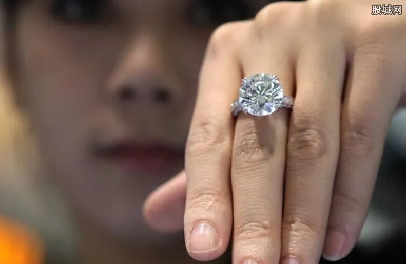 希尔顿被男友求婚 求婚钻戒一般多少钱