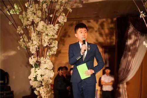 婚礼主持多少钱一场  如何选择婚礼司仪