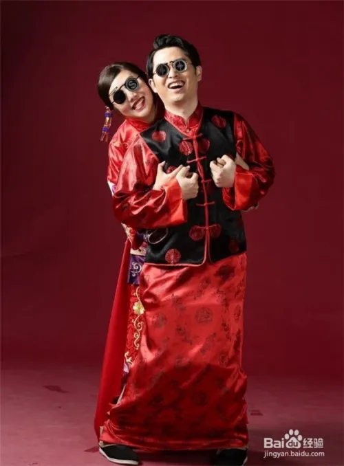 超女纪敏佳结婚了，太着急结婚照没修就发出来了