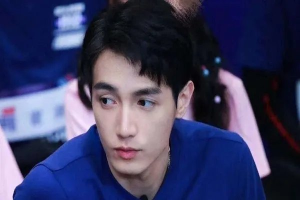 萧亚轩男友吐血送医，吐血的原因是什么？