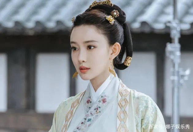 拍古装剧做美甲，为了漂亮对袁咏仪撒谎，如今被郭敬明骂哭，她是谁？