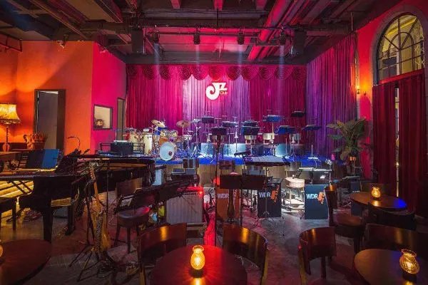 广州十大酒吧，苏荷酒吧上榜CK，vins充满科技感