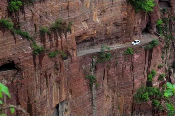 位于河南的太行山区的郭亮隧道,是怎样建成的?