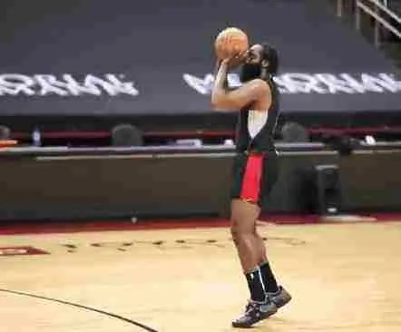 塞拉斯和哈登之间发生了什么，塔克未来会如何发展？