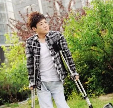 李琛的老婆曝光 揭秘李琛腿为什么残废