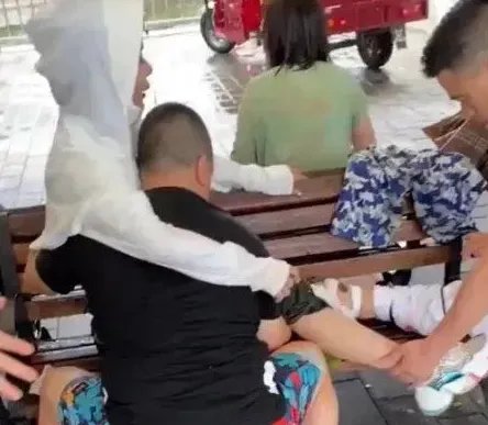 辽宁玻璃栈道发生事故，景点负责人对此有何回应？