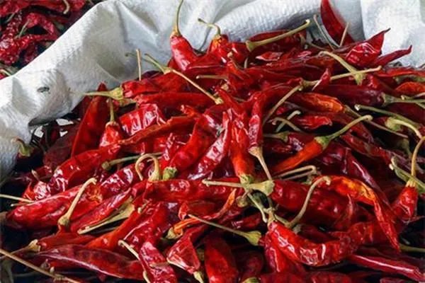 湖南人年均消费辣椒100斤，他们用辣椒制作了什么特色菜？