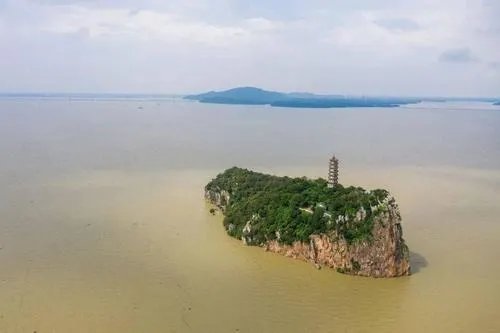 江西鄱阳站水位破1998年历史极值，这是什么原因导致的？