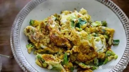 葱花摊鸡蛋如何做，葱香四溢，夏天吃胃口大开呢？