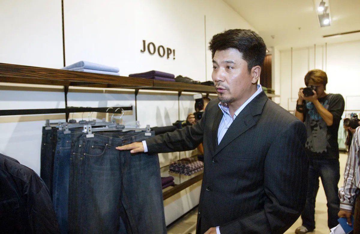 63岁孙淳娶同班同学恩爱30年，妻子生病不离不弃，为何如今却无儿无女？