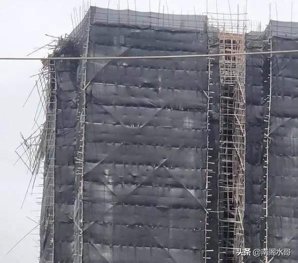 广东河源一在建高楼发生坍塌,造成8名工人死亡,怎么回事?