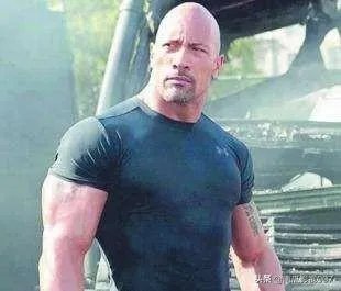 巨石强森、罗曼·雷恩斯的纹身都有什么来头？为什么他们的纹身很像？