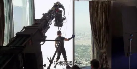 《碟中谍4》汤姆克鲁斯是如何爬迪拜塔的？有何保护措施？