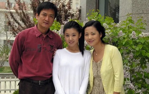 王茜华：演农村剧走红，为拍戏整容200次，今50岁现状如何？