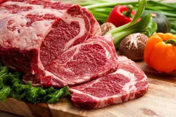 国产牛肉最高涨价20%，是不是再也吃不起肉了？
