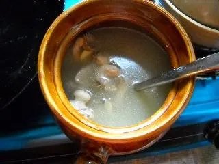 土豆炖鸡汤要如何做，土豆炖鸡汤的做法步骤