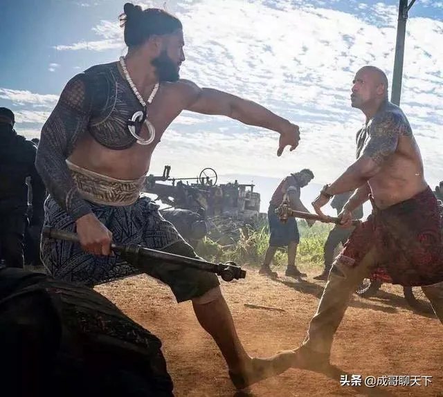 巨石强森、罗曼·雷恩斯的纹身都有什么来头？为什么他们的纹身很像？