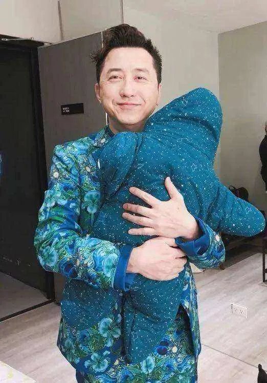 天王歌手庾澄庆，痴恋伊能静22年却离婚，当年两人离婚真相是什么？