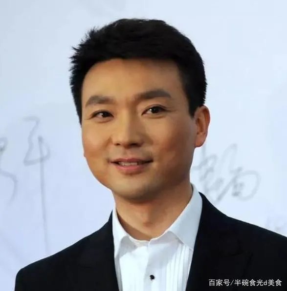 撒贝宁年轻旧照曝光，颜值碾压一众主持人，不出道你说可惜吗？